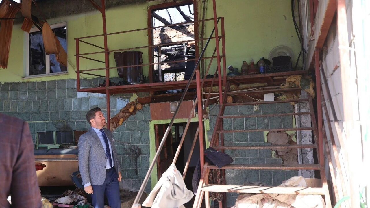 Tavas'ta Ev Yangını: Başkan Tatık Aileye Konteyner Tahsis Etti