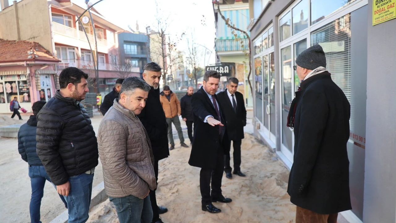 Tavas'ta Karaoğlanoğlu Caddesi'nde Üst Yapı Çalışmaları Hızla Sürüyor