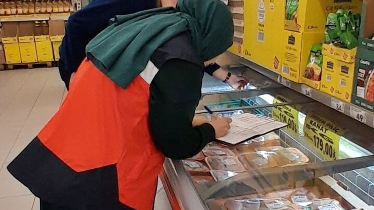 Tavşanlı'da Marketlerde TÜFİS İle Fiyat Takibi Devam Ediyor