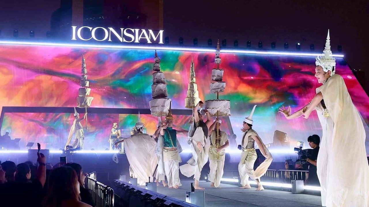 Tayland Yeni Yılı Havai Fişek ve Işık Gösterileriyle Karşıladı