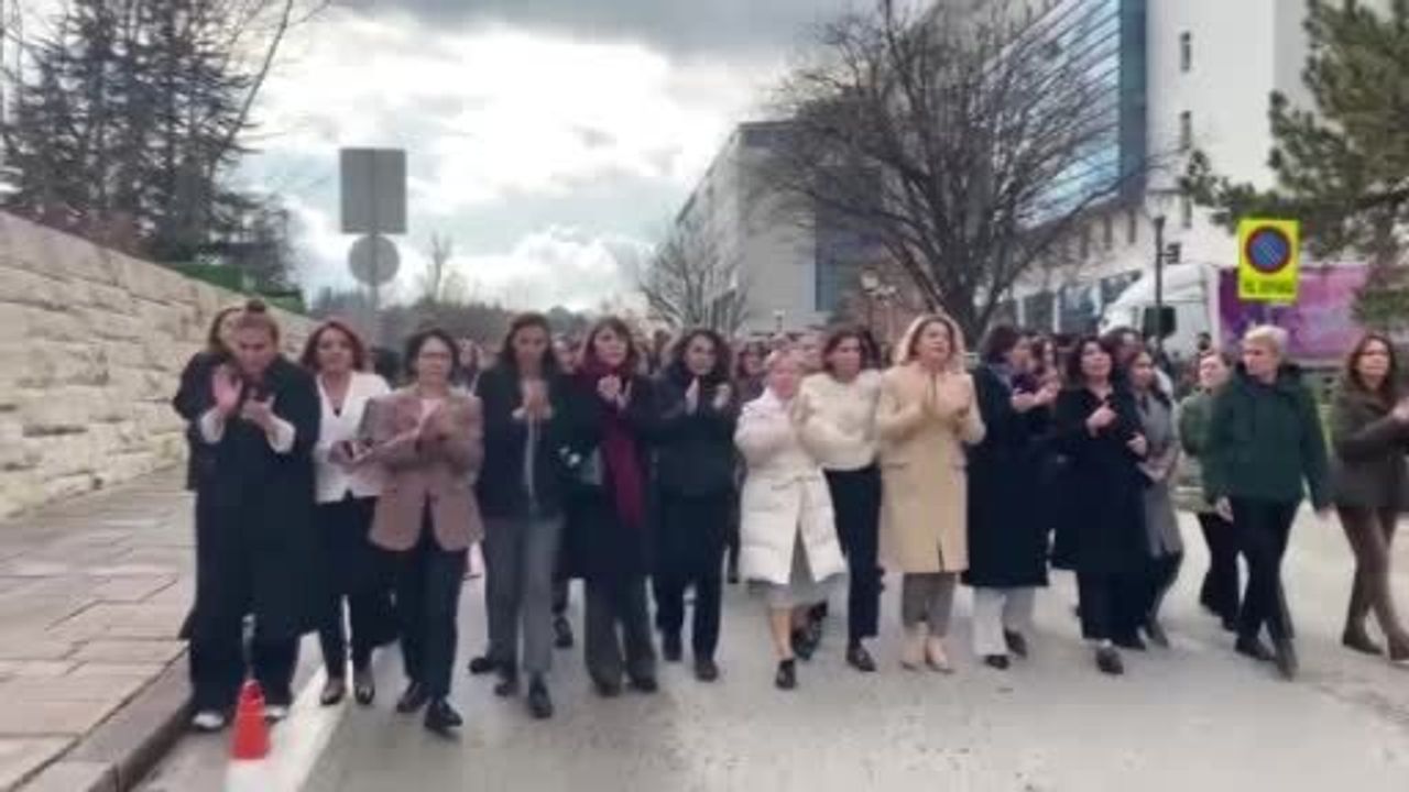 TBMM'de Kadınlardan Çocuk İstismarına Karşı Eylem