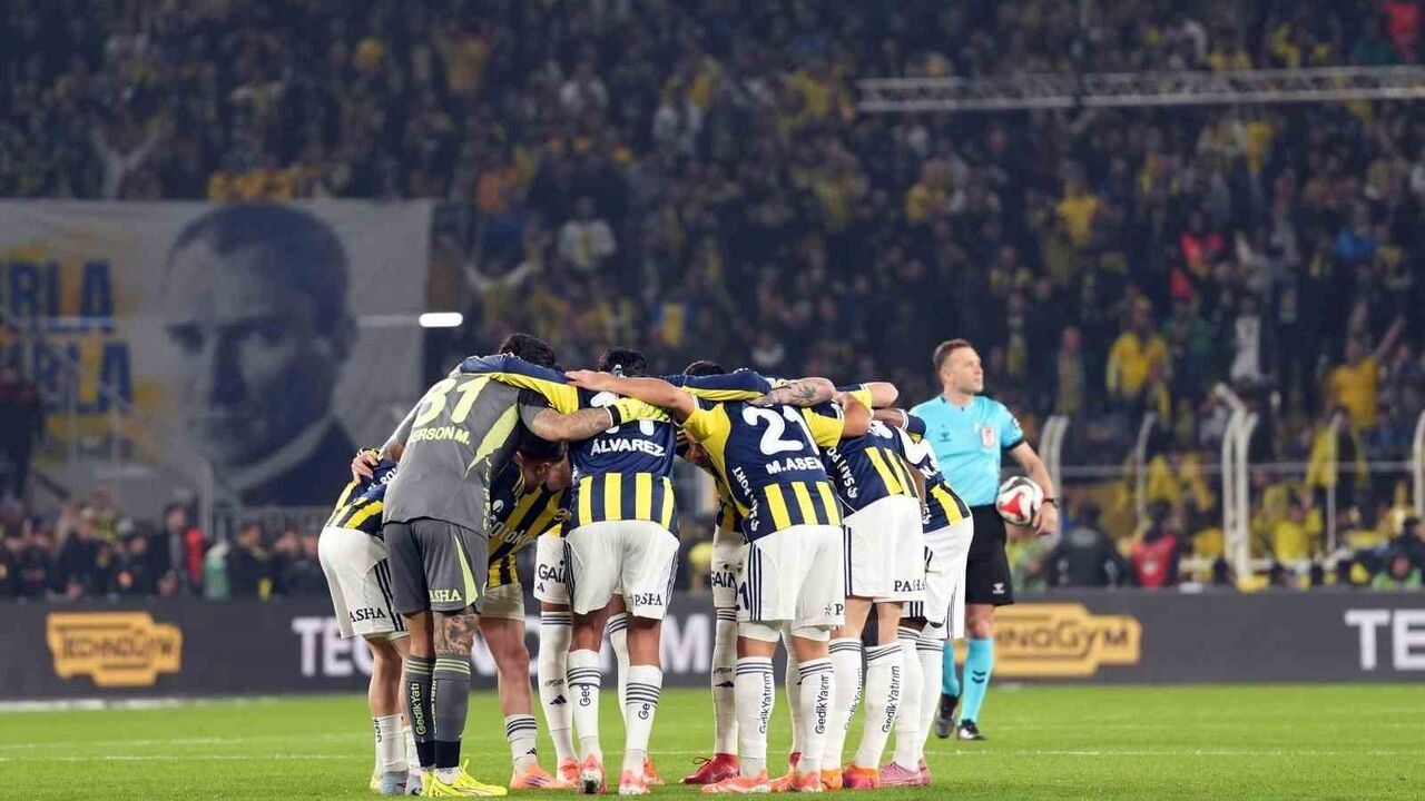 Tedesco'dan Derbide 3 Değişiklik: Fenerbahçe 11'i Belli Oldu