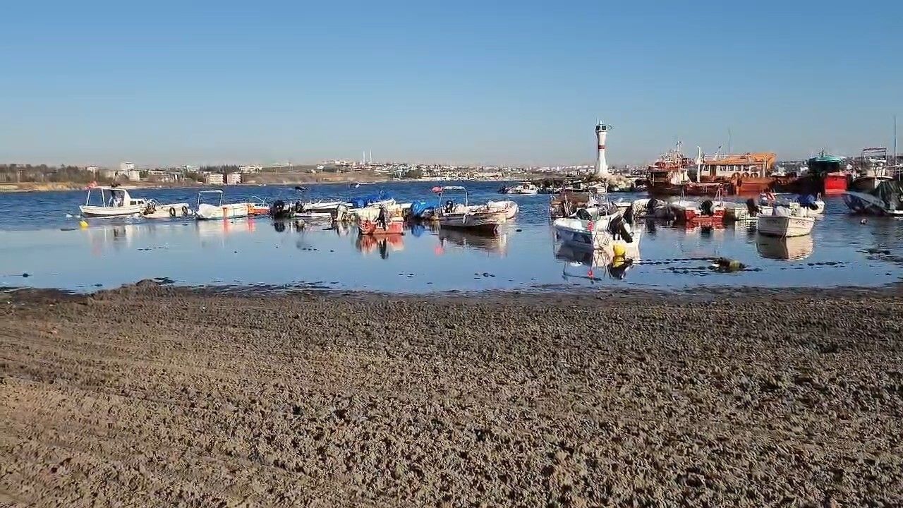 Tekirdağ'da Deniz 20 Metre Çekildi: Marmaraereğlisi'nde Kum Adacıkları