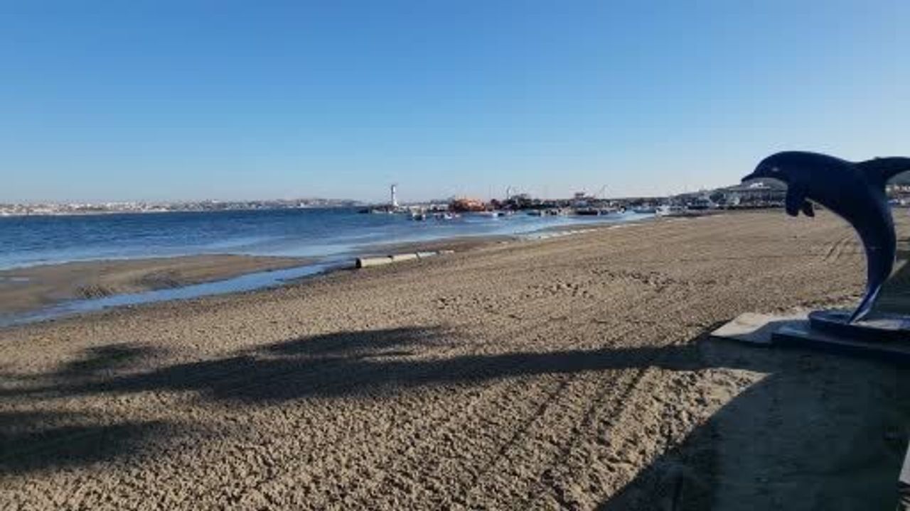 Tekirdağ'da Deniz 20 Metre Çekildi: Sahilde Kum Adacıkları Ortaya Çıktı