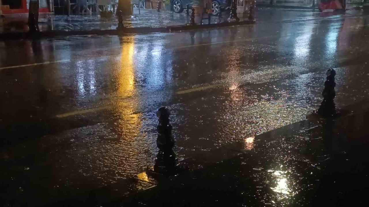 Tekirdağ’da Meteoroloji Uyardı: Kuvvetli Yağış Etkili Oldu