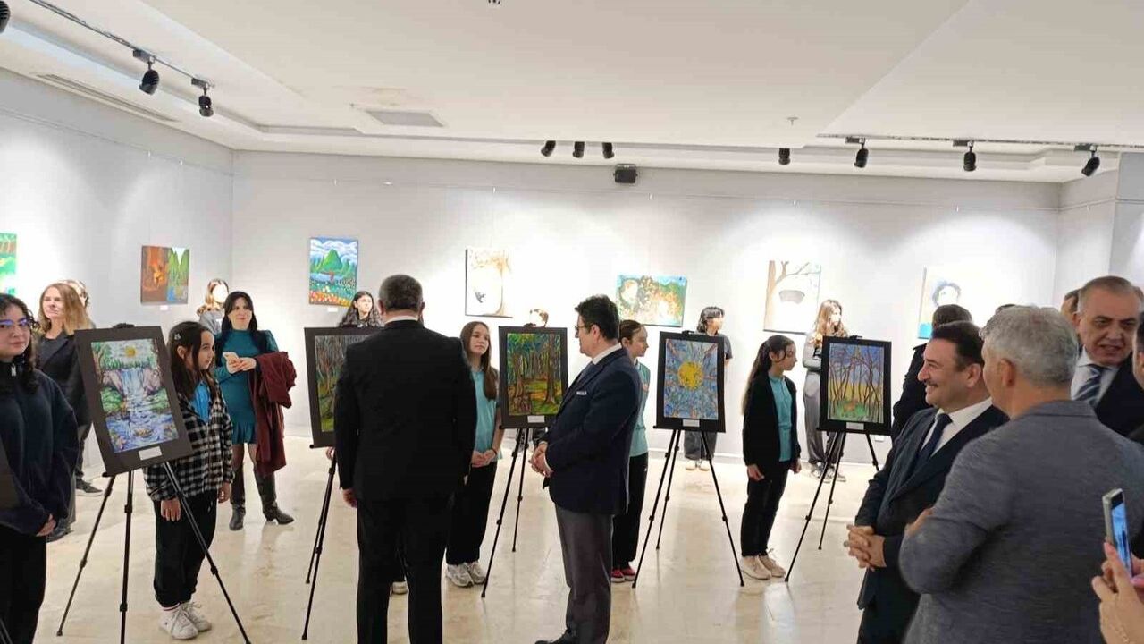 Tekirdağ'da 'Yeşil Vatan' Doğa Sergisi Öğrenci Eserleriyle Açıldı