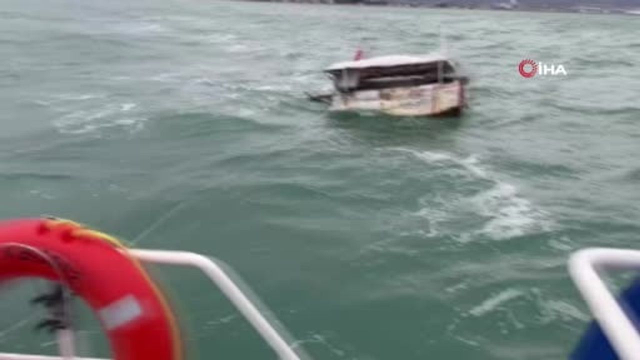 Tekkeköy'de Sahipsiz Tekne Dilara 2007 Batmaktan Kurtarıldı