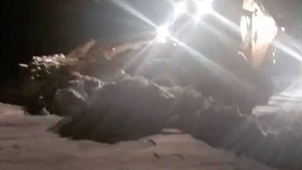 Tekman'da Karla Mücadele: Yalınca Kaya Mezrası 7 Saatte Açıldı