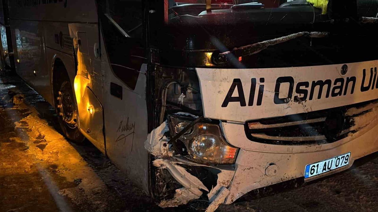 TEM Bolu geçişinde zincirleme kaza: 7 araç birbirine girdi, 2 yaralı