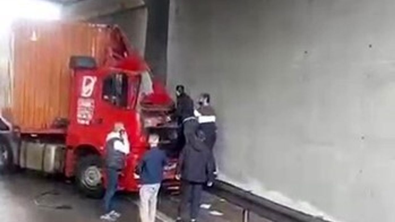 TEM Otoyolu'nda Dehşet: Kendi Tırının Altında Can Verdi