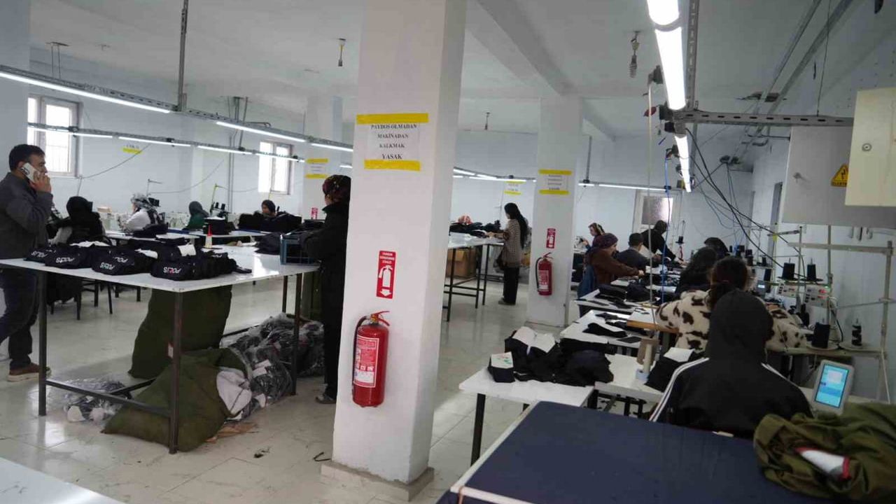 Tersine Göç: Muş Kırköy'de İsmail Baçaru'nun Tekstil Fabrikası 35 Gençe İstihdam Sağladı