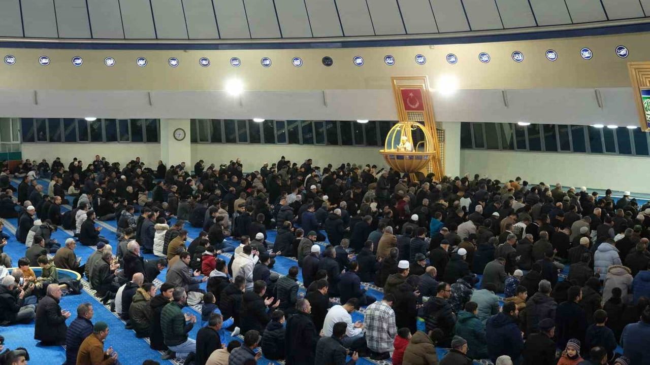 Terzibaba Camii'nde Regaip Kandili Programı