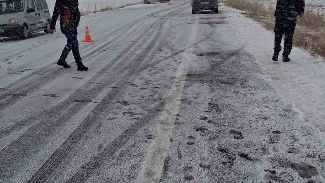 Tomarza'da Trafik Kazası: 2 Yaralı