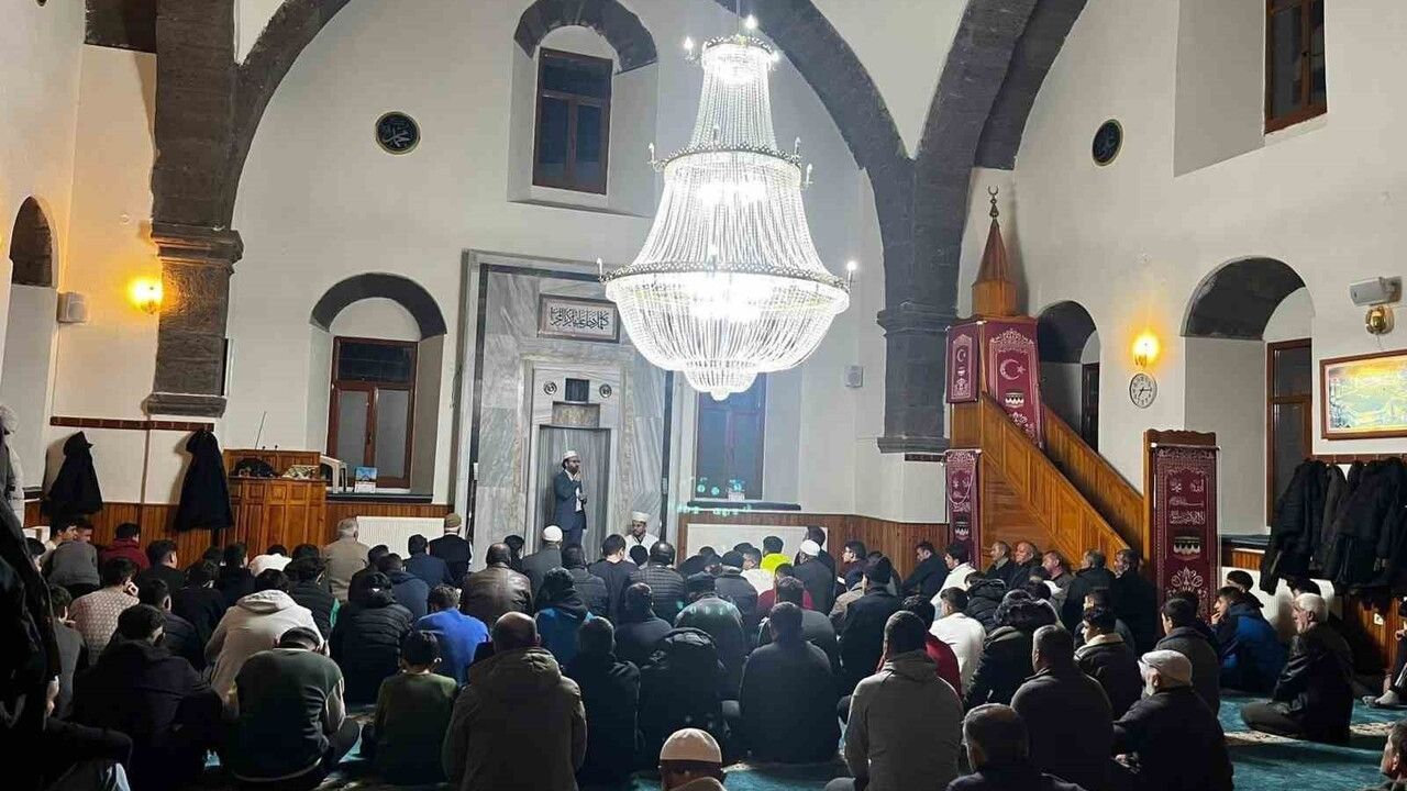 Tomarza İlçe Müftülüğü'nden 'Gençlik Buluşması' İlçe Merkez Cami'de