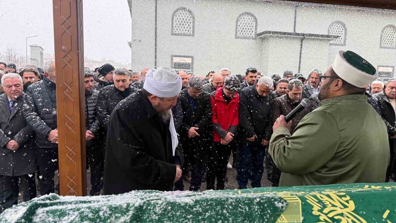 Tosun Ailesinin Acı Günü: Şengül Tosun Dualarla Uğurlandı