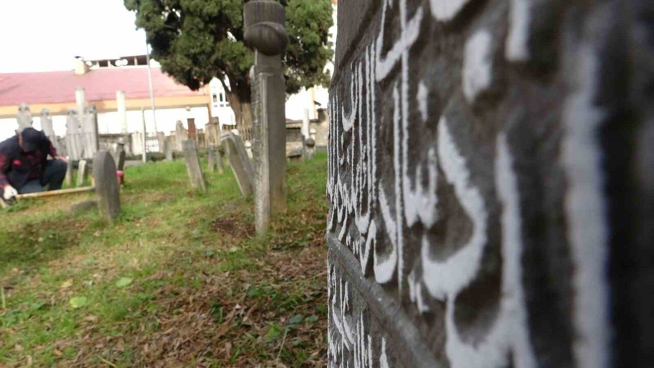 Trabzon'da Tarihi Mezar Taşları Karekodla Dijital Kayda Alınıyor