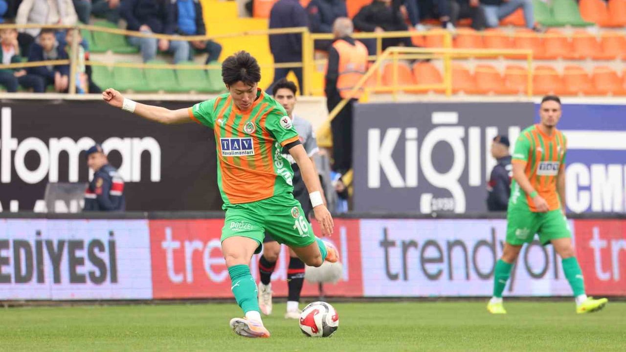 Trendyol Süper Lig: Alanyaspor 1-0 Fatih Karagümrük — Hwang ile ilk yarı