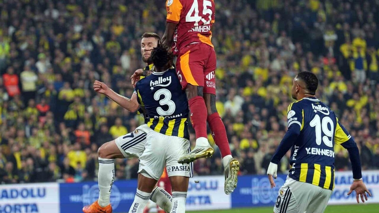 Trendyol Süper Lig: Fenerbahçe 0-1 Galatasaray (İlk Yarı)