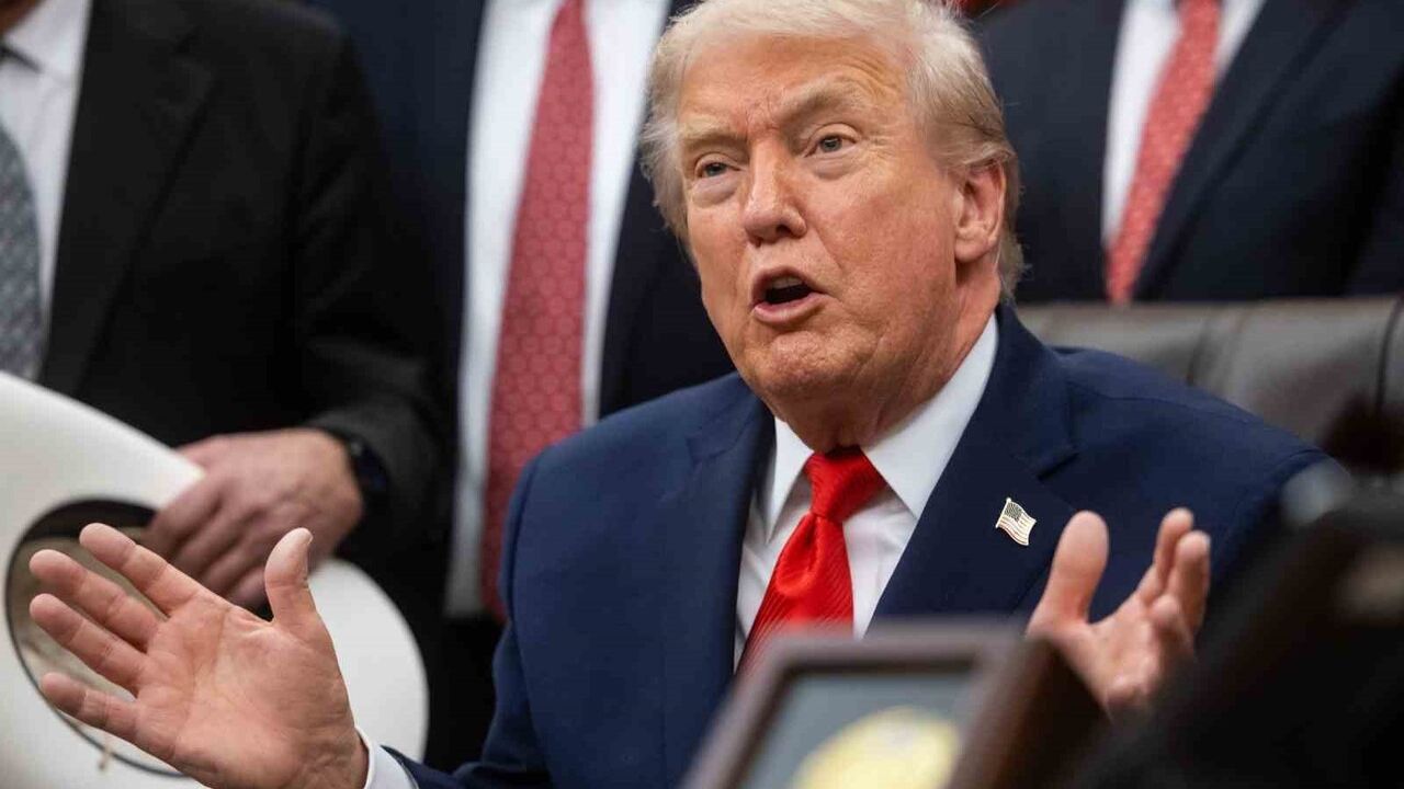 Trump: "Epstein'in Yüzlerce Fotoğrafı Var, Ben Hiçbir Şey Bilmiyorum"