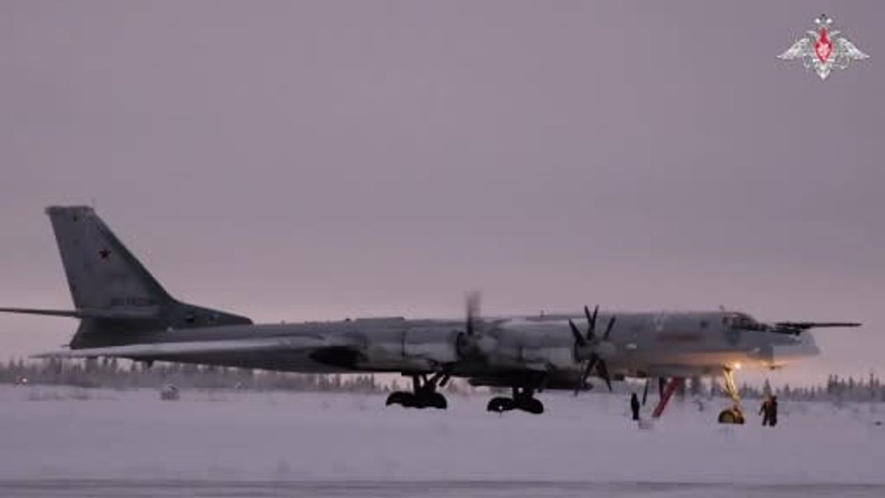 Tu-95MS Bombardıman Uçakları Barents ve Norveç Denizlerinde 7 Saatlik Uçuş