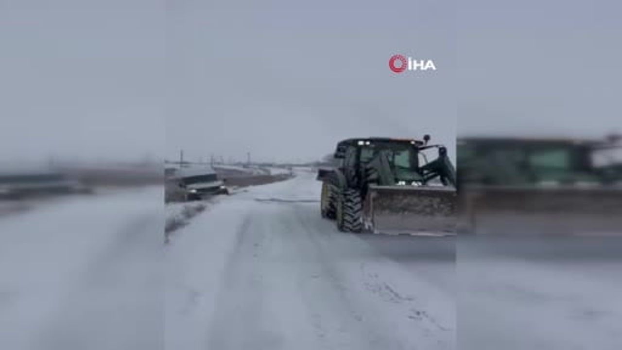 Tufanbeyli'de İşçi Servisi Devrildi, Ambulans Kara Saplandı