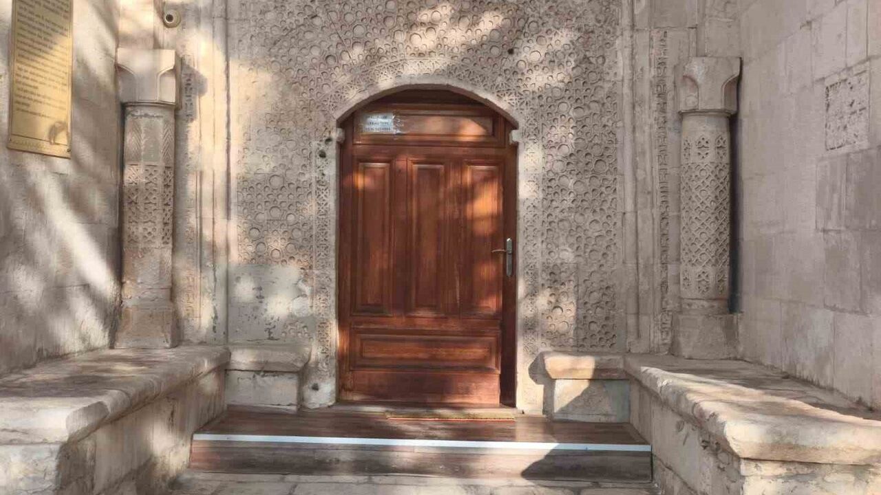 Tunceli'de 621 Yıllık Yelmaniye Camii ve Nadir Denge Sütunları