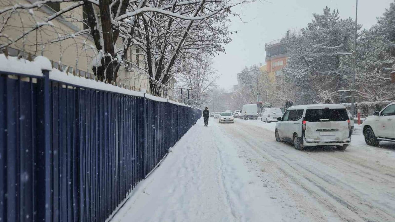Tunceli'de Motokurye ve Kış Lastiği Olmayan Araçlara Trafik Yasağı