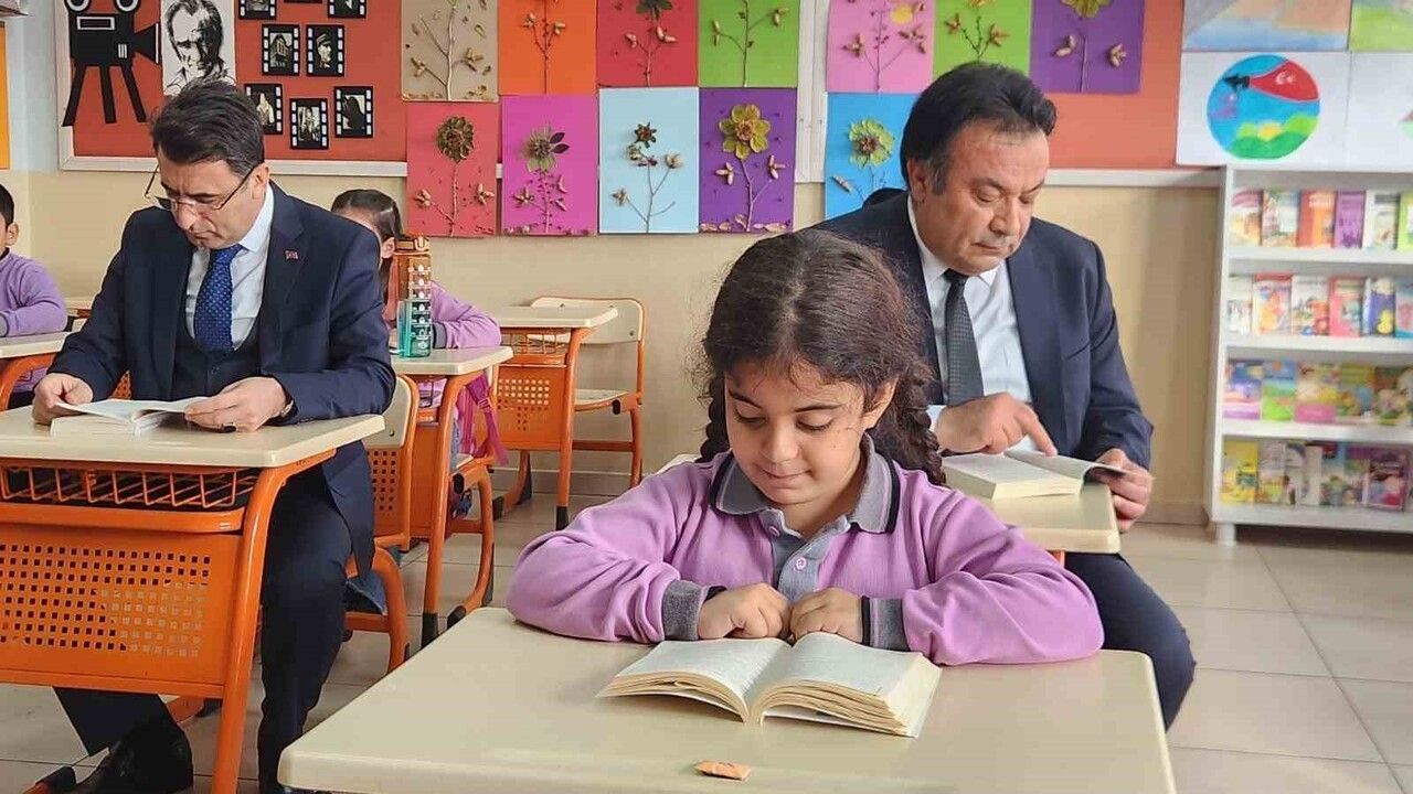 Tunceli Okuyor: Okullarda İlk Dersin 20 Dakikası Kitap Saati Başlıyor