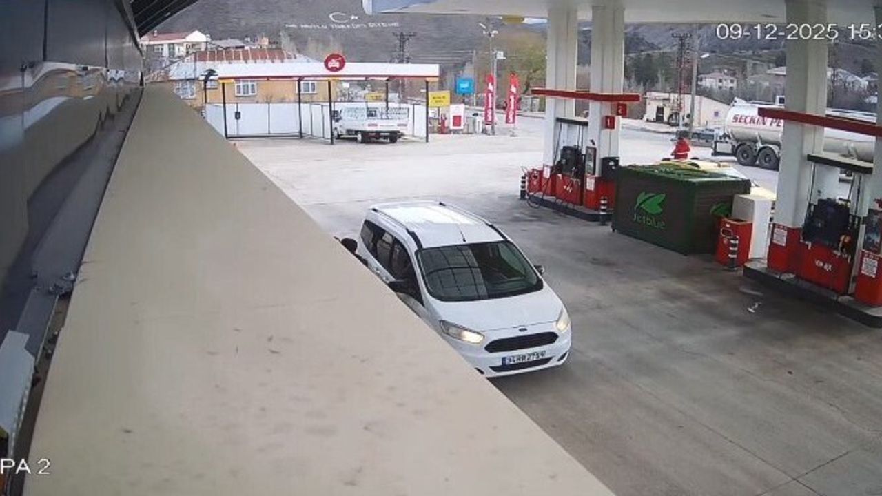 Tunceli Pülümür'de 4.2'lik Deprem Güvenlik Kamerasına Yansıdı