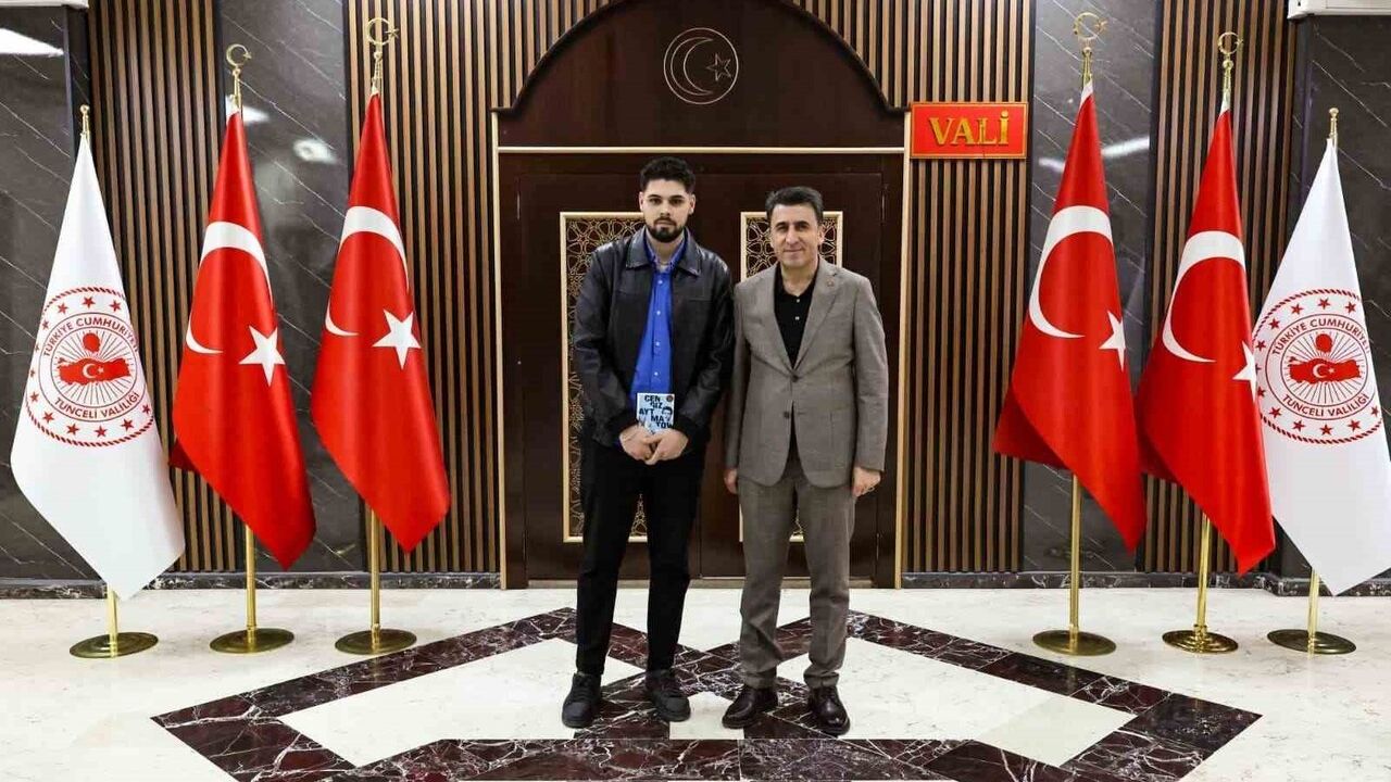 Tunceli Valisi Şefik Aygöl'den Öğrenci Emirhan Kılıç'a Anlamlı Doğum Günü Jest