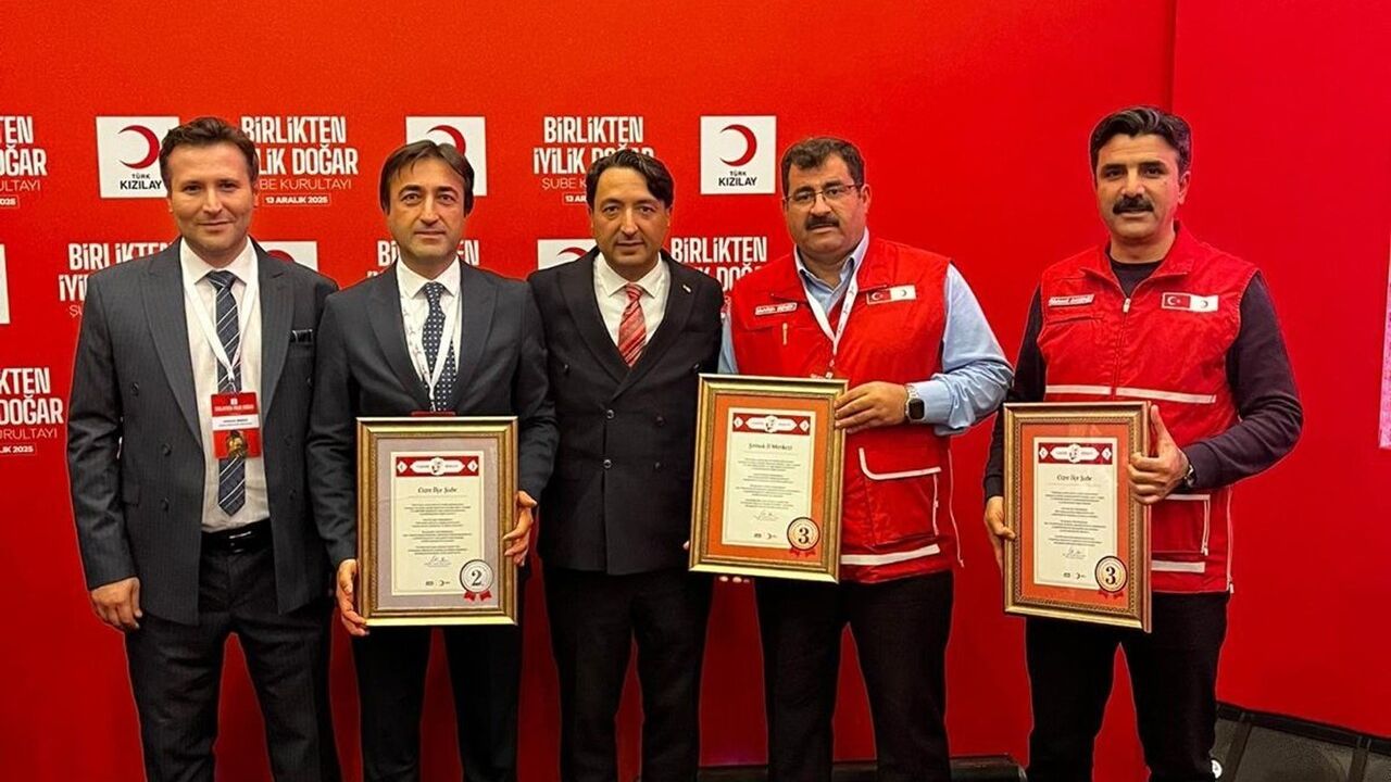 Türk Kızılayı Cizre Şubesi Ankara'dan İki Ödülle Döndü