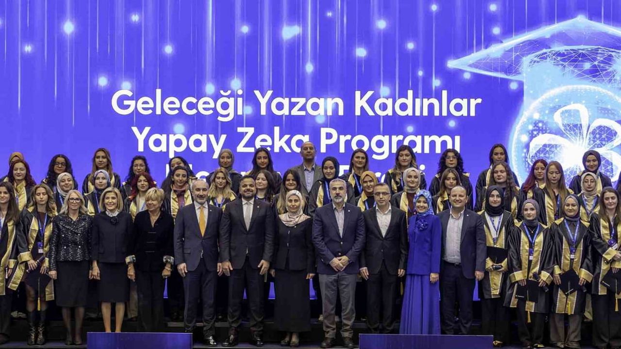 Turkcell: 'Geleceği Yazan Kadınlar Yapay Zekâ' Programı 255 Mezun Verdi