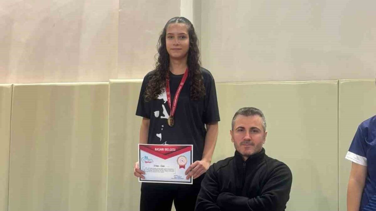 Türkeli Anadolu Lisesi'nden Bilek Güreşinde 5 İl Birinciliği