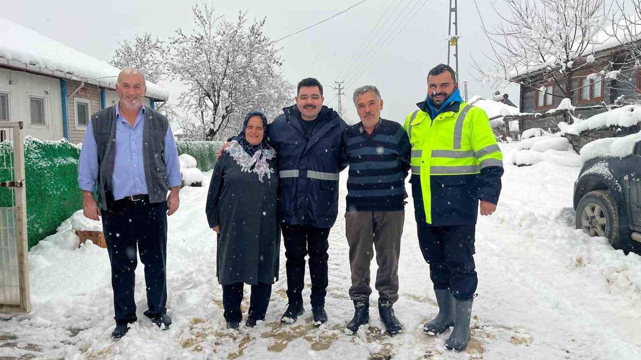 Türkeli'de Karla Mücadele Denetimi — Kaymakam Cezmi Kandemir Sahada