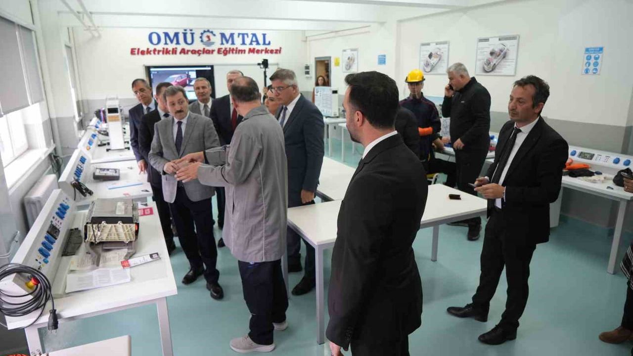 Türkiye’nin İlk Elektrikli Araçlar Eğitim Merkezi Samsun'da Açıldı