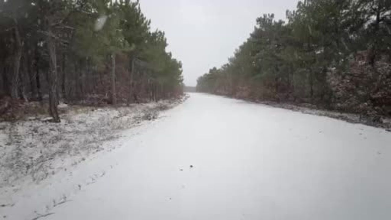 Türkmendağı'nda kar örtüsü: Yukarıkalabak beyaza büründü