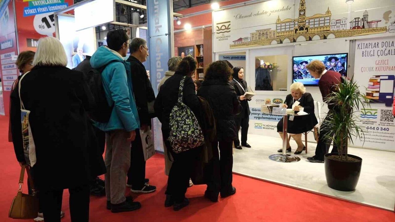TÜYAP 42. Kitap Fuarı'nda Sacide Bolcan'a Yoğun İlgi
