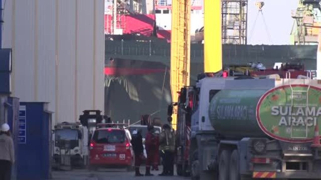 Tuzla Tersanesi'nde "Zein 1" Gemi Yangını