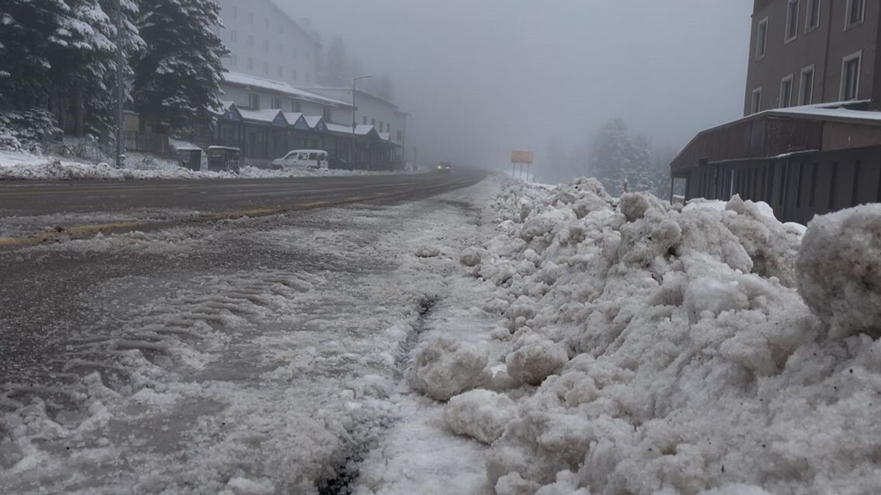 Uludağ'da Kar 10 cm'ye Ulaştı: Oteller Yılbaşı Hazırlığında