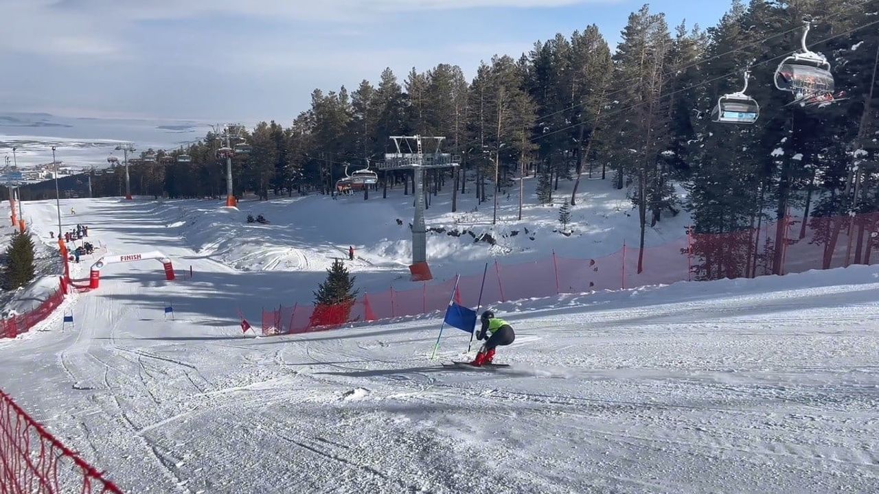 ’Uluslararası FIS Sarıkamış CUP’ta Alp Disiplini Heyecanı Sürüyor