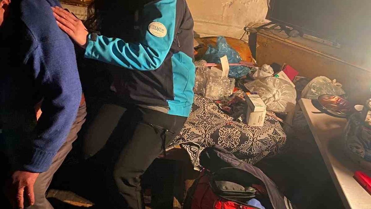 UMKE Azdavay'da Karla Kapalı Köylerde Mahsur Kalan Hastaları Hastaneye Ulaştırdı