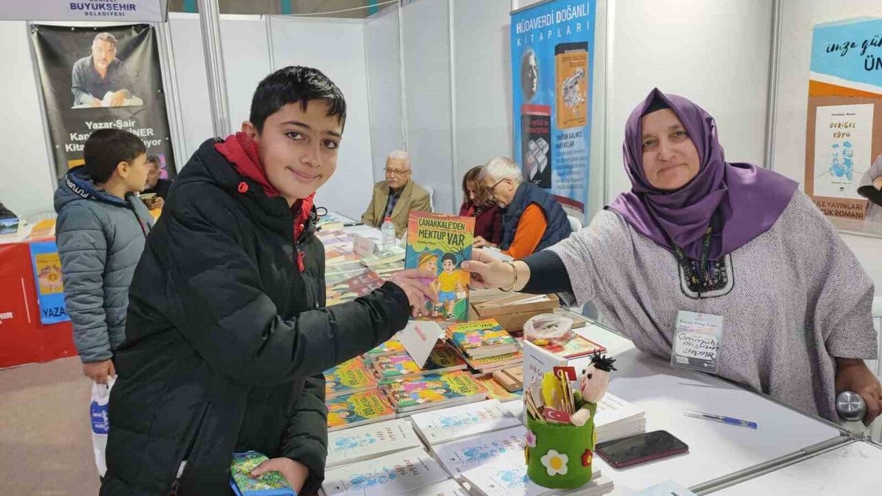 Ümmühan Musan Denizli Kitap Fuarı'nda Öğrencilerle Buluştu