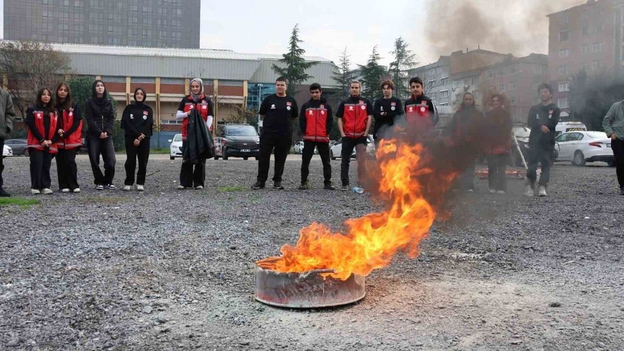 Ümraniye Belediyesi'nden Liselere Arama Kurtarma Eğitimi