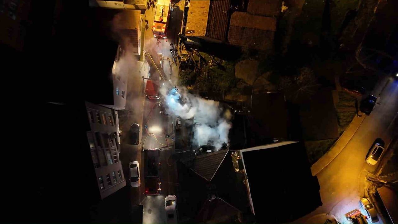 Ümraniye'de Gecekondu Yangını: Ev Kullanılamaz Hale Geldi