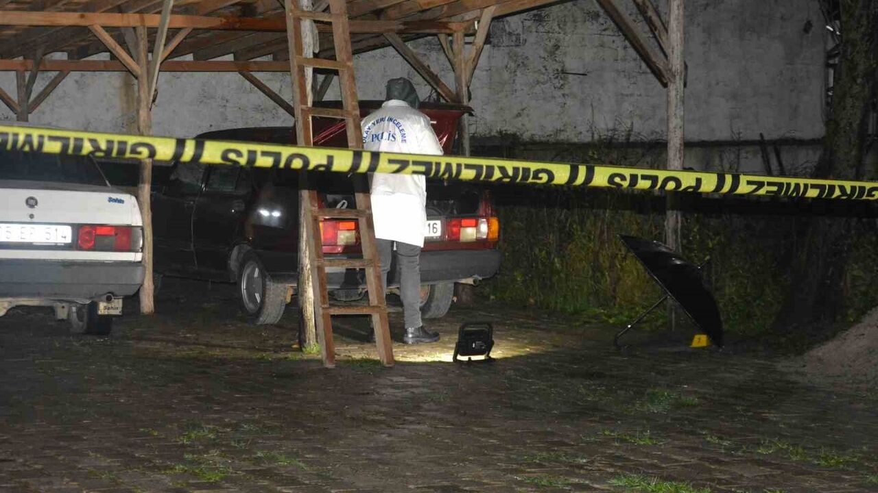 Ünye'de ev otoparkına el yapımı patlayıcı atıldı, şüpheli kısa sürede yakalandı