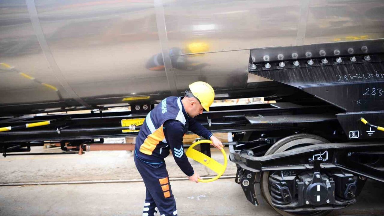 Uraloğlu: Yerli ZACENS Sarnıç Vagonları Ordunun Lojistik Gücünü Güçlendirecek