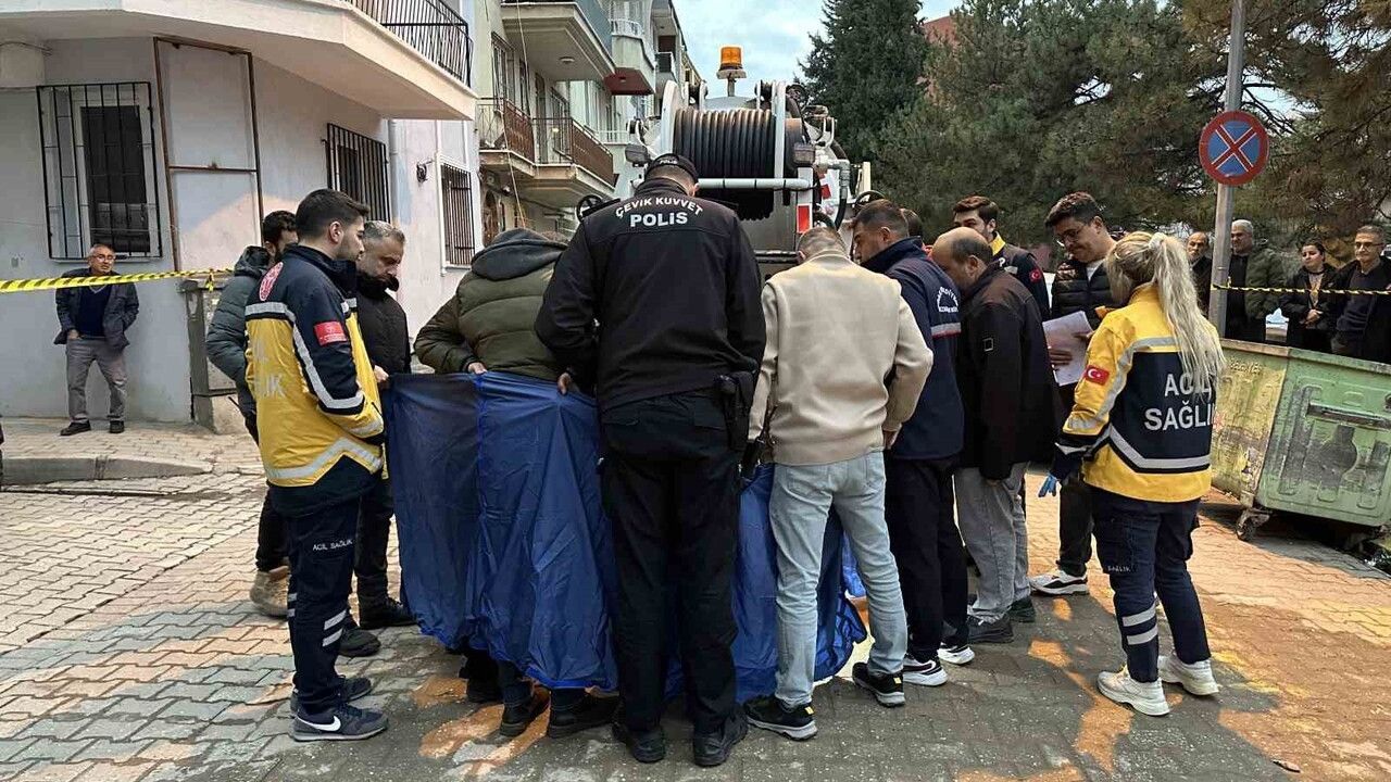 Uşak'ta Kanalizasyonda Bulunan 4,5 Aylık Cenin: Polis 2 Günde Sahibini Belirledi