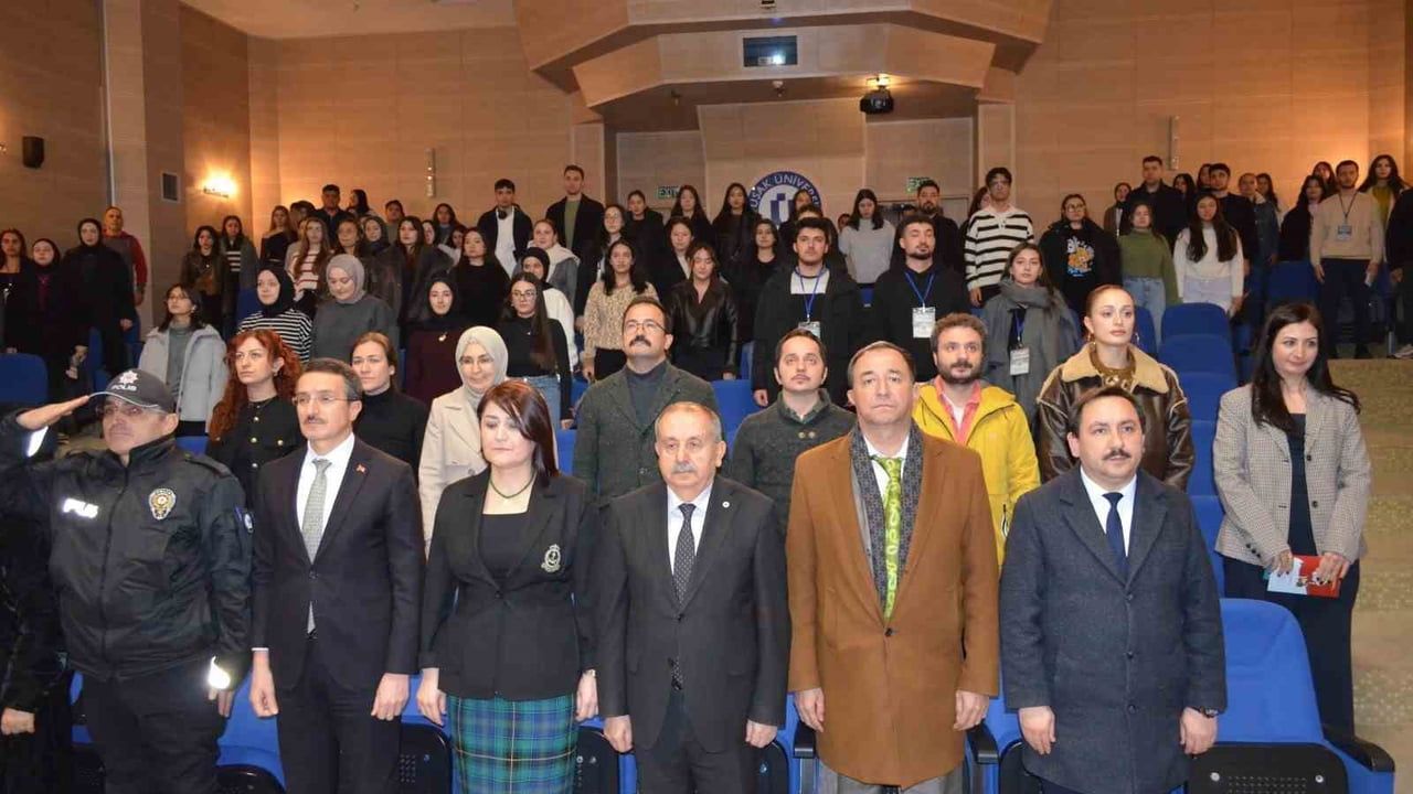 Uşak'ta Koruyucu Aile Deneyimleri Üniversitelilerle Paylaşıldı