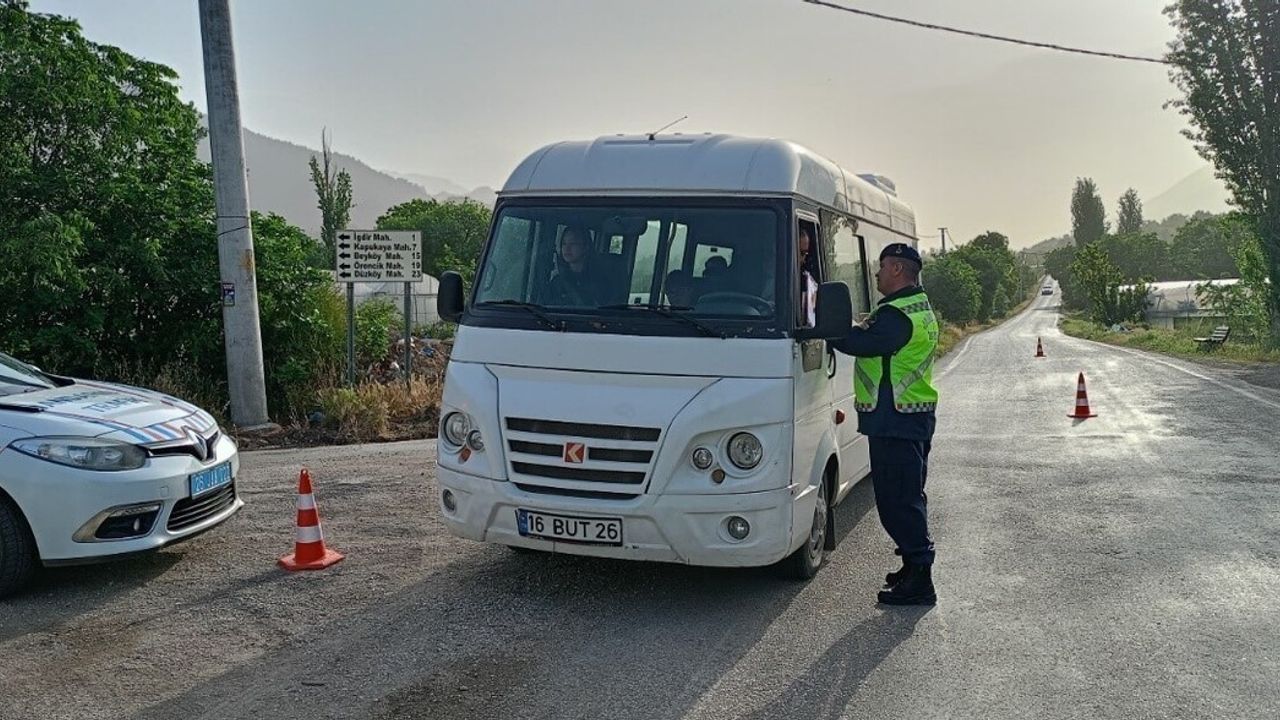 Uşak'ta Okul Servisleri ve Çevrelerinde Sıkı Denetim: 1-30 Ekim'de 3 bin 685 Sorgu