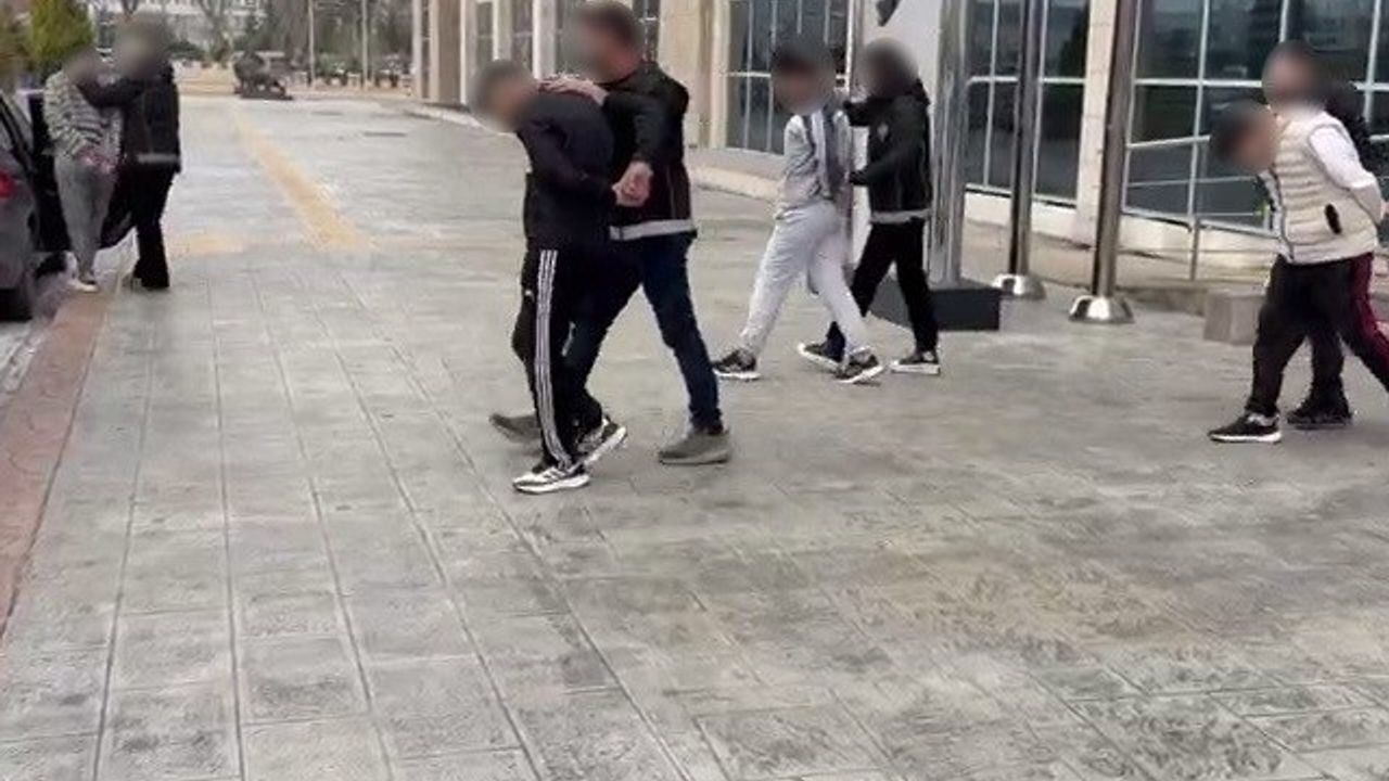 Uşak'ta Sentetik Uyuşturucu Operasyonu: 4 Tacir Tutuklandı